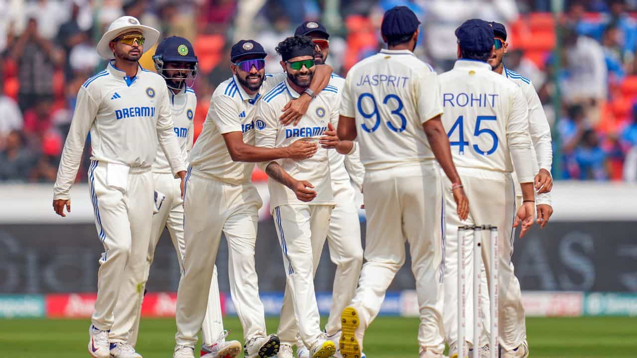 IND vs ENG: ইংল্যান্ড ২৪৬! অশ্বিন-জাডেজার দাপটেও পাল্টা চাপে ভারত? IND vs ENG: ইংল্যান্ড ২৪৬! অশ্বিন-জাডেজার দাপটেও পাল্টা চাপে ভারত?