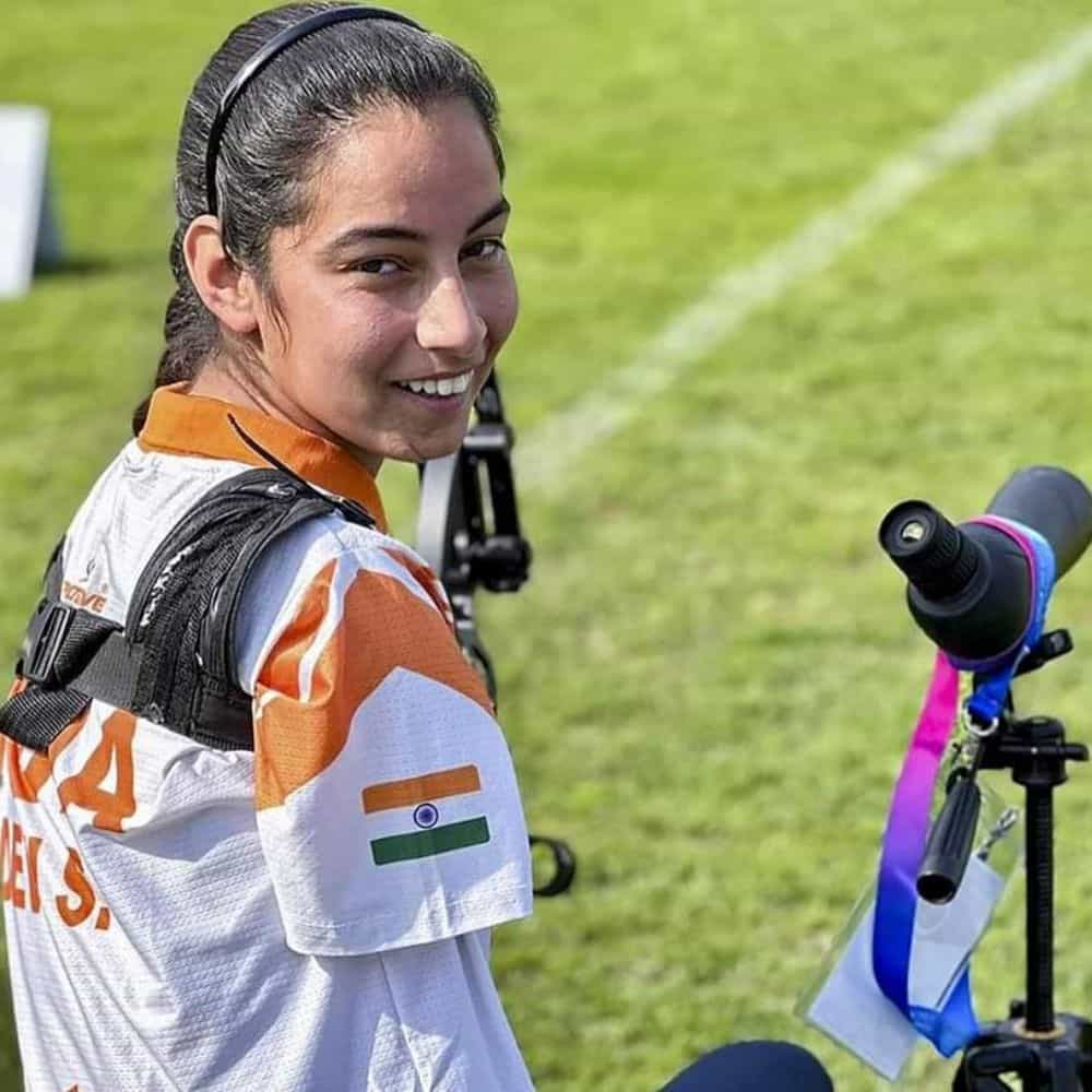 মাত্র ১৬ বছর বয়সেই প্যারা এশিয়ান গেমসের (Para Asian Games) মঞ্চে জোড়া সোনা সহ পদকের হ্যাটট্রিক করেছেন জম্মু-কাশ্মীরের মেয়ে শীতল দেবী (Sheetal Devi)। (ছবি- সোশ্যাল মিডিয়া সাইট X)