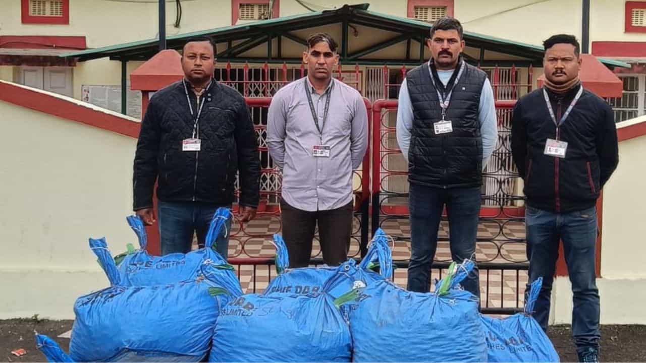 Smuggling: বার্মা সুপারি পাচার করতে গিয়ে পুলিশের জালে ৩ Smuggling: বার্মা সুপারি পাচার করতে গিয়ে পুলিশের জালে ৩