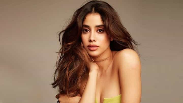 Janhvi Kapoor Gossip: প্রেমিকের সঙ্গে পার্টি সচিন-কন্যার, চটে জাহ্নবী কী করলেন? Janhvi Kapoor Gossip: প্রেমিকের সঙ্গে পার্টি সচিন-কন্যার, চটে জাহ্নবী কী করলেন?