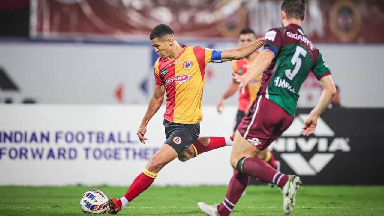 Mohun Bagan vs East Bengal: ০-১ পিছিয়ে পড়ে দুরন্ত প্রত্যাবর্তন, সুপার কাপে ডুরান্ডের বদলা ইস্টবেঙ্গলের! Mohun Bagan vs East Bengal: ০-১ পিছিয়ে পড়ে দুরন্ত প্রত্যাবর্তন, সুপার কাপে ডুরান্ডের বদলা ইস্টবেঙ্গলের!