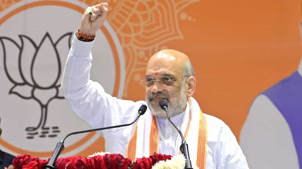 Amit Shah: ফের বাংলায় শাহ, এবার টার্গেট অখণ্ড মেদিনীপুর, ঠাসা কর্মসূচি কলকাতাতেও Amit Shah: ফের বাংলায় শাহ, এবার টার্গেট অখণ্ড মেদিনীপুর, ঠাসা কর্মসূচি কলকাতাতেও