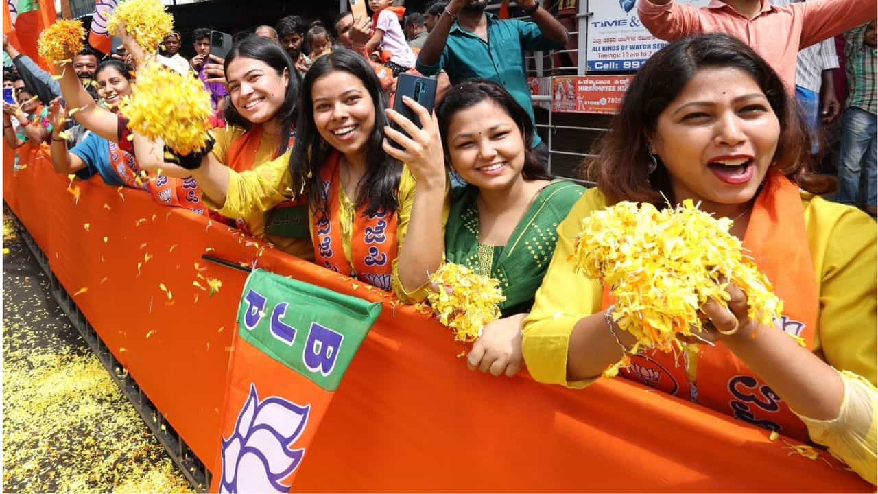 Bengal BJP: বাংলার যুবতীদের মন জিততে চাইছে বিজেপি, শুরু হচ্ছে বিশাল আয়োজন Bengal BJP: বাংলার যুবতীদের মন জিততে চাইছে বিজেপি, শুরু হচ্ছে বিশাল আয়োজন