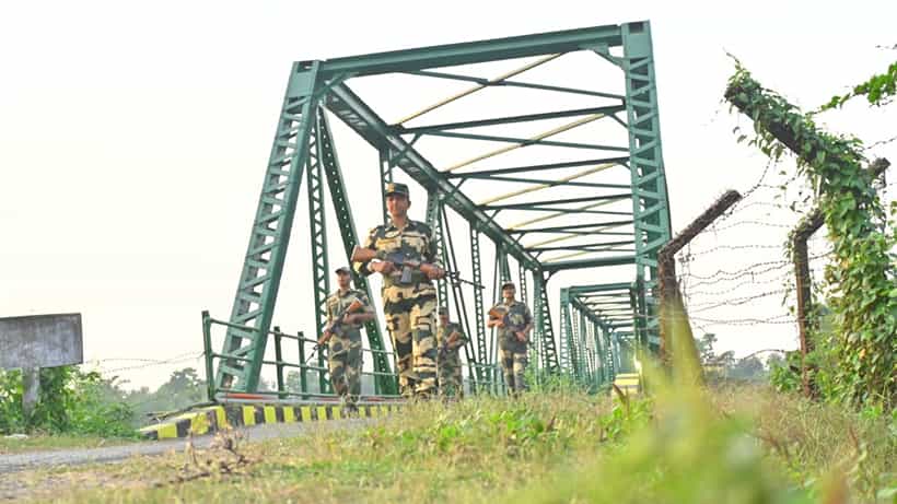Cattle Smuggling: গরু পাচারকারীদের সঙ্গে লুঙ্গি-গেঞ্জি পরে ভারতে ঢুকেছিল বাংলাদেশি জওয়ান