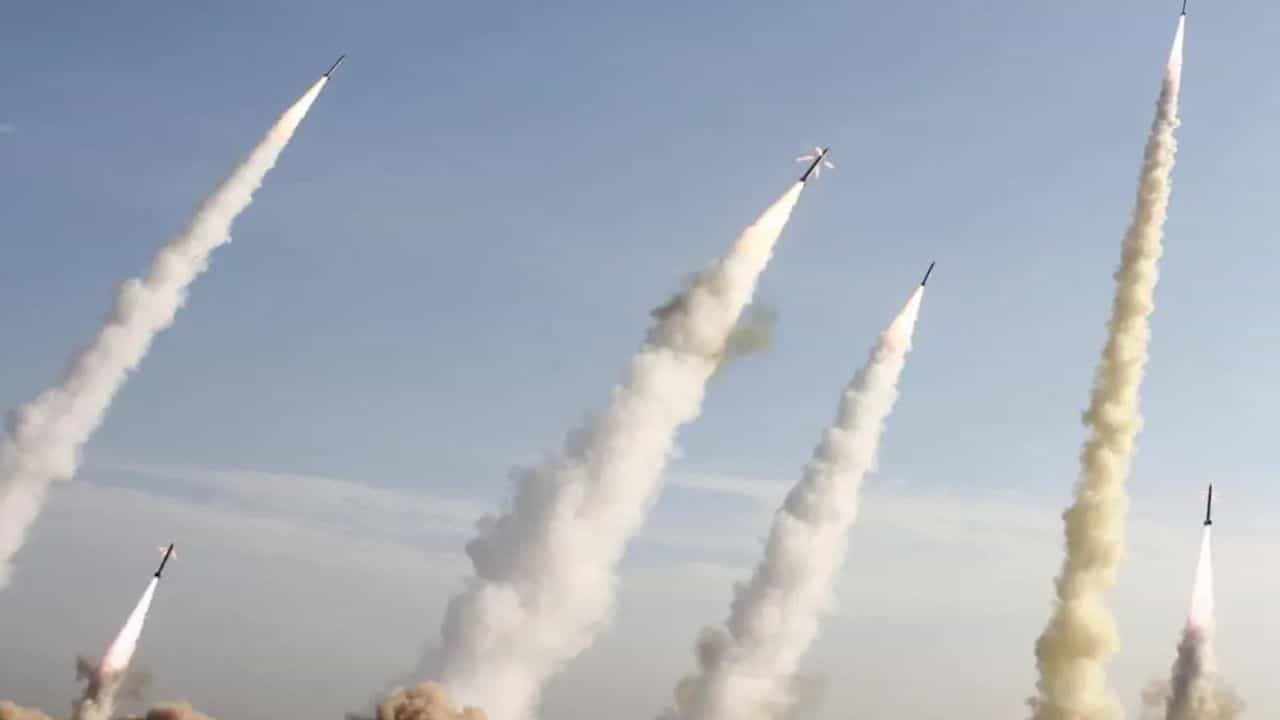 Iran Air Strike in Pakistan: পাকিস্তানে এয়ারস্ট্রাইক ইরানের, গুঁড়িয়ে দিল জইশ ঘাঁটি, সুর চড়াল ইসলামাবাদও Iran Air Strike in Pakistan: পাকিস্তানে এয়ারস্ট্রাইক ইরানের, গুঁড়িয়ে দিল জইশ ঘাঁটি, সুর চড়াল ইসলামাবাদও