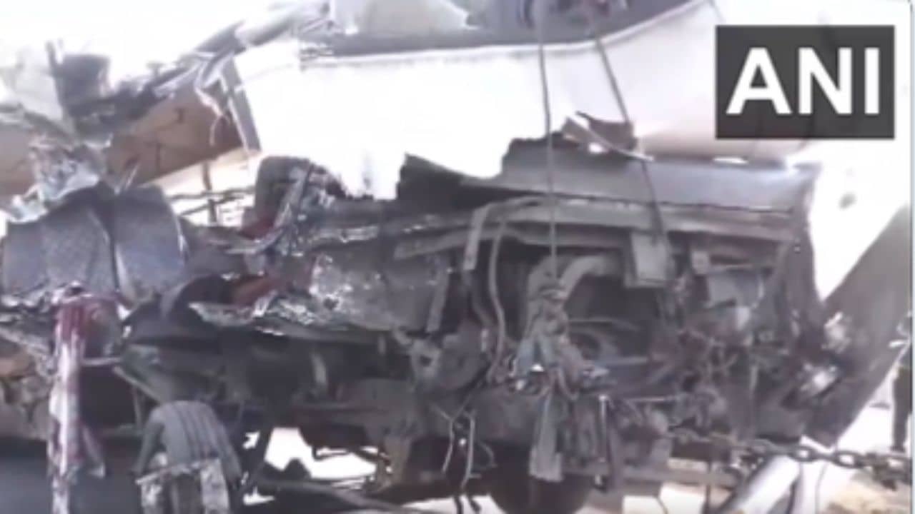 Bus Accident: বাসের সামনেটা নেই, ভিতরে তালগোল পাকানো ১৪টা দেহ, পিকনিক করতে গিয়ে মর্মান্তিক পরিণতি