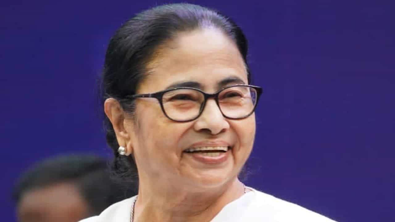 Mamata Banerjee: ক্রীড়াবিদদের ৬ কোটি ৪২ লাখ টাকার সম্মাননা দিলেন মমতা Mamata Banerjee: ক্রীড়াবিদদের ৬ কোটি ৪২ লাখ টাকার সম্মাননা দিলেন মমতা