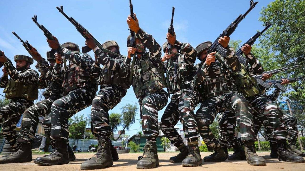 CRPF Recruitment 2024: মাধ্যমিক পাশেই CRPF-এ চাকরি, এইভাবে করুন আবেদন