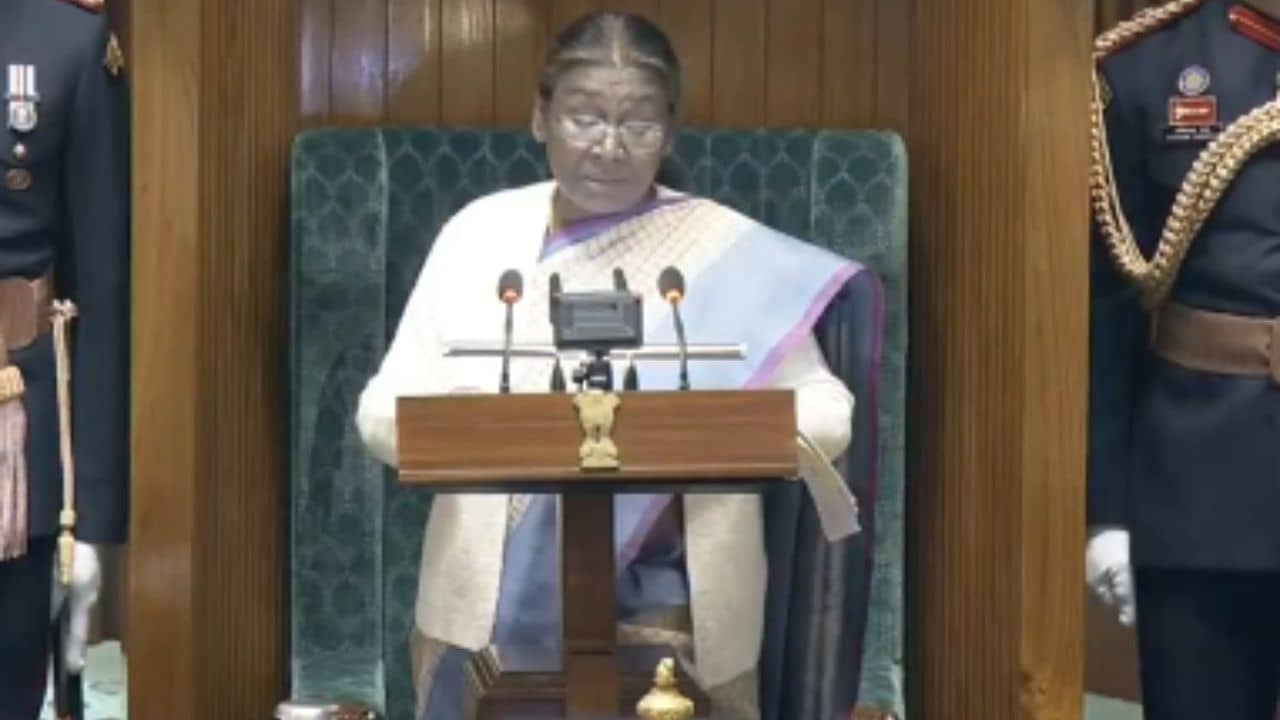 Parliament Budget Session 2024: ছোট থেকে গরিবি হটাও শুনেছি, এই প্রথম..., মোদী সরকারের প্রশংসা রাষ্ট্রপতি মুর্মুর