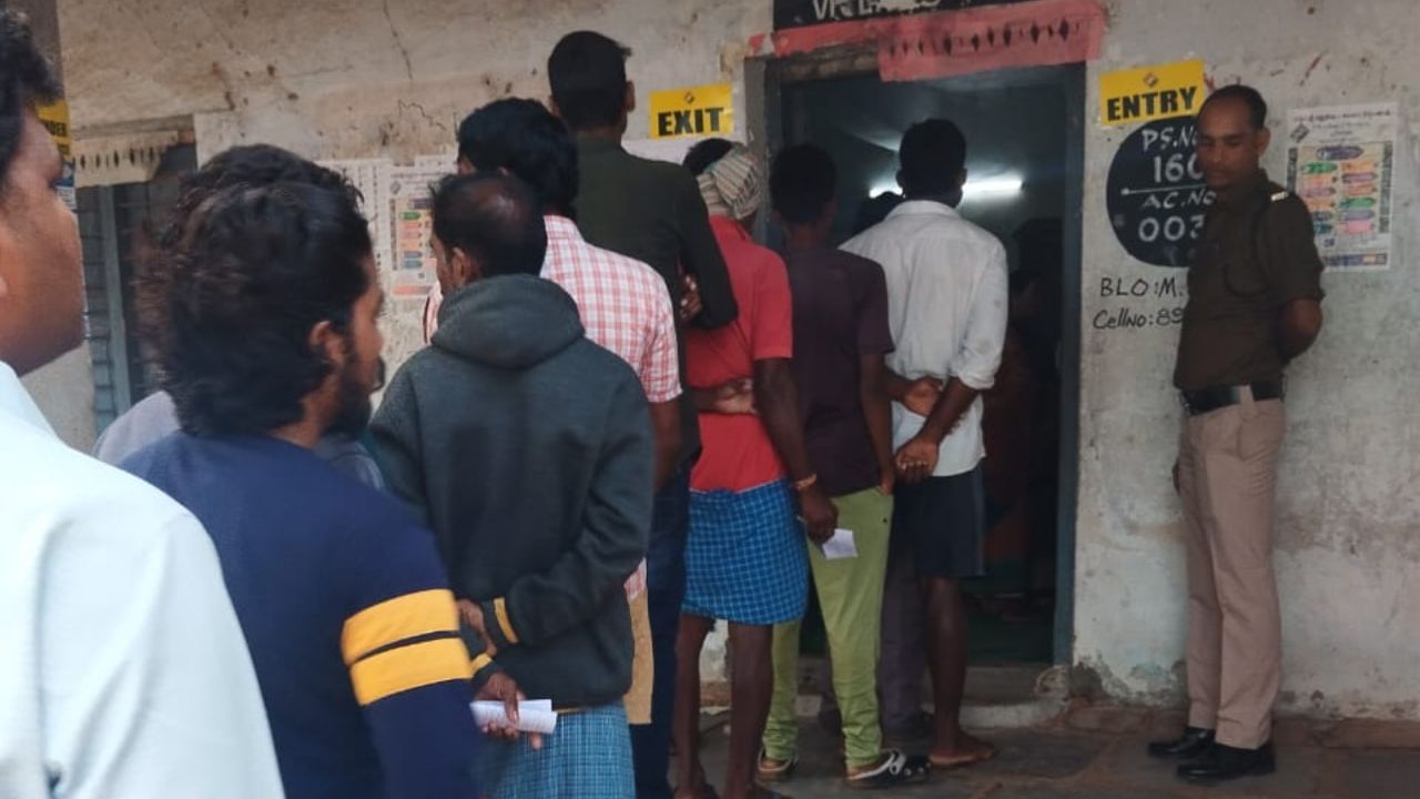 Lok Sabha Election Date: ১৬ এপ্রিল থেকেই কি লোকসভা ভোট? ধোঁয়াশা কাটাল নির্বাচন কমিশন