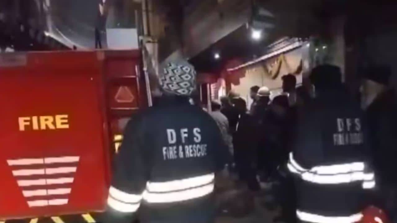 Fire: ৯ মাসের বাচ্চাটাকেও বাঁচানো গেল না, বিল্ডিংয়ের নীচে আগুন লাগায় দমবন্ধ হয়ে মৃত্যু ৪ জনের