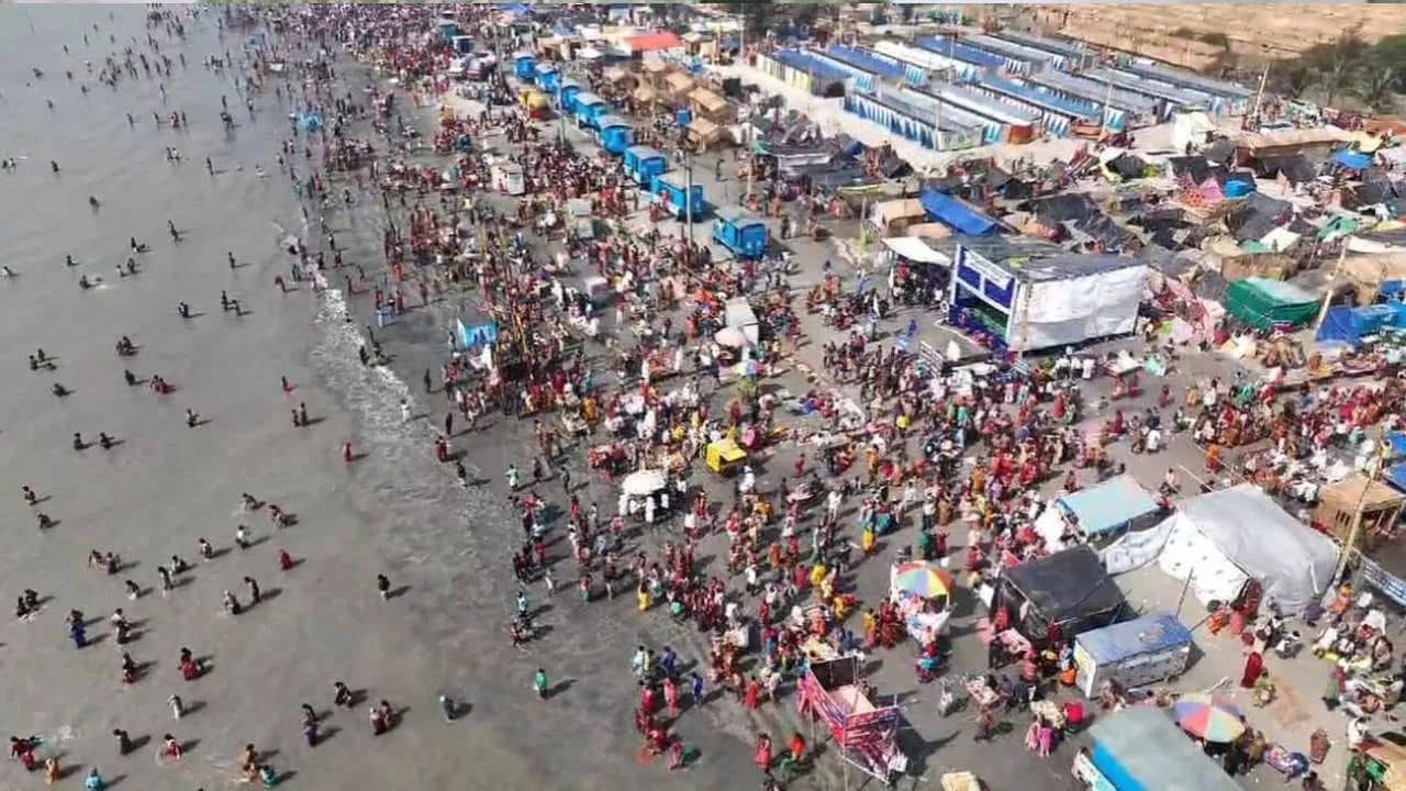 Gangasagar Mela: ৬৪ বছর বয়সেও বৃদ্ধা উঠেছিলেন বাসের ছাদে, আর যাওয়া হল না গঙ্গাসাগর
