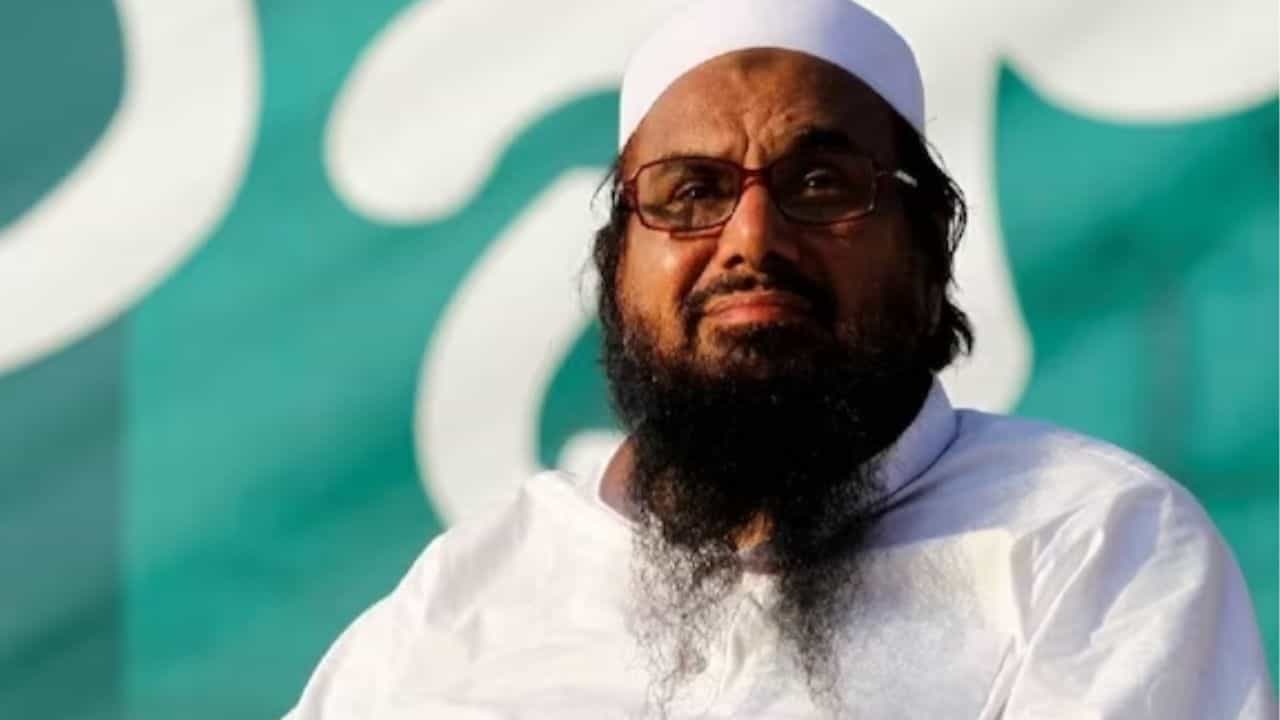Hafiz Saeed: পাকিস্তানেই রয়েছে হাফিজ সইদ, কী করছে মুম্বই হামলার মাস্টারমাইন্ড? Hafiz Saeed: পাকিস্তানেই রয়েছে হাফিজ সইদ, কী করছে মুম্বই হামলার মাস্টারমাইন্ড?