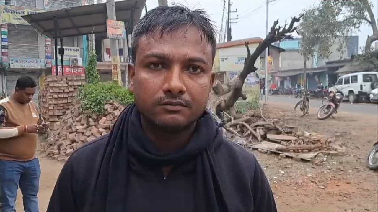 Raid: সোনার দোকানে শুল্ক দফতরের অপারেশন, বাজেয়াপ্ত সোনা-দানা, লাখ লাখ টাকা Raid: সোনার দোকানে শুল্ক দফতরের অপারেশন, বাজেয়াপ্ত সোনা-দানা, লাখ লাখ টাকা