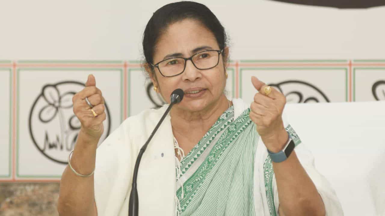 Mamata Banerjee: রামমন্দির উদ্বোধনের দিন হাজরা থেকে পার্ক সার্কাস 'সম্প্রীতি মিছিলে' হাঁটবেন মমতা Mamata Banerjee: রামমন্দির উদ্বোধনের দিন হাজরা থেকে পার্ক সার্কাস 'সম্প্রীতি মিছিলে' হাঁটবেন মমতা
