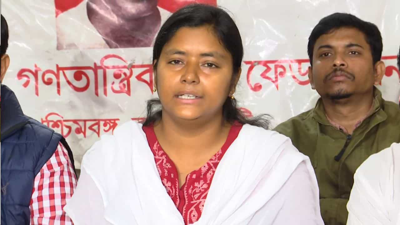DYFI Brigade Rally: লাল ঝান্ডায় ভরবে রবিবাসরীয় ব্রিগেড, কত পুলিশ মোতায়েন থাকছে জানেন DYFI Brigade Rally: লাল ঝান্ডায় ভরবে রবিবাসরীয় ব্রিগেড, কত পুলিশ মোতায়েন থাকছে জানেন
