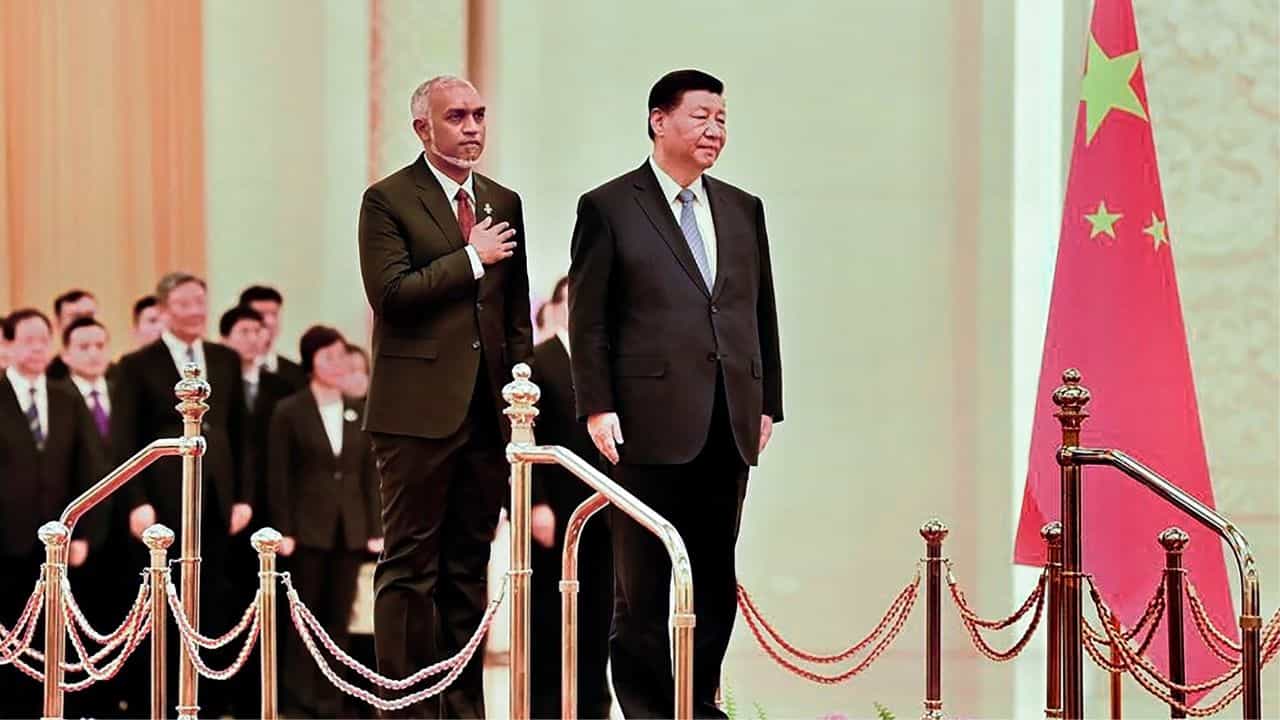 Maldive-China Tie: ভারতের ঋণ ভুলে 'চিন-প্রীতি', জিনপিংয়ের চেনা ফাঁদেই পা দিচ্ছে না তো মলদ্বীপ? Maldive-China Tie: ভারতের ঋণ ভুলে 'চিন-প্রীতি', জিনপিংয়ের চেনা ফাঁদেই পা দিচ্ছে না তো মলদ্বীপ?