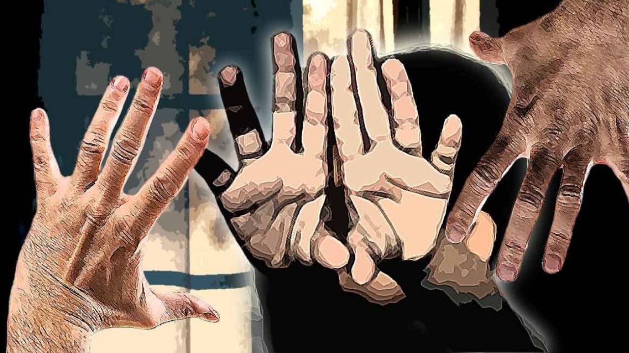 Physical Harassment: বাথরুমে টেনে ঢুকিয়েই দরজা বন্ধ! খাস শহরতলিতে সরকারি স্কুলের মধ্যেই ছাত্রীকে যৌন হেনস্থার অভিযোগ