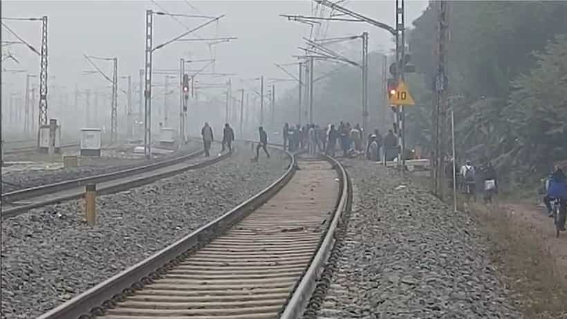 Goods Train Derail: সাত সকালে দুর্ভোগে রেলযাত্রীরা, লাইনচ্যুত মালগাড়ি, বন্ধ আপ লাইন