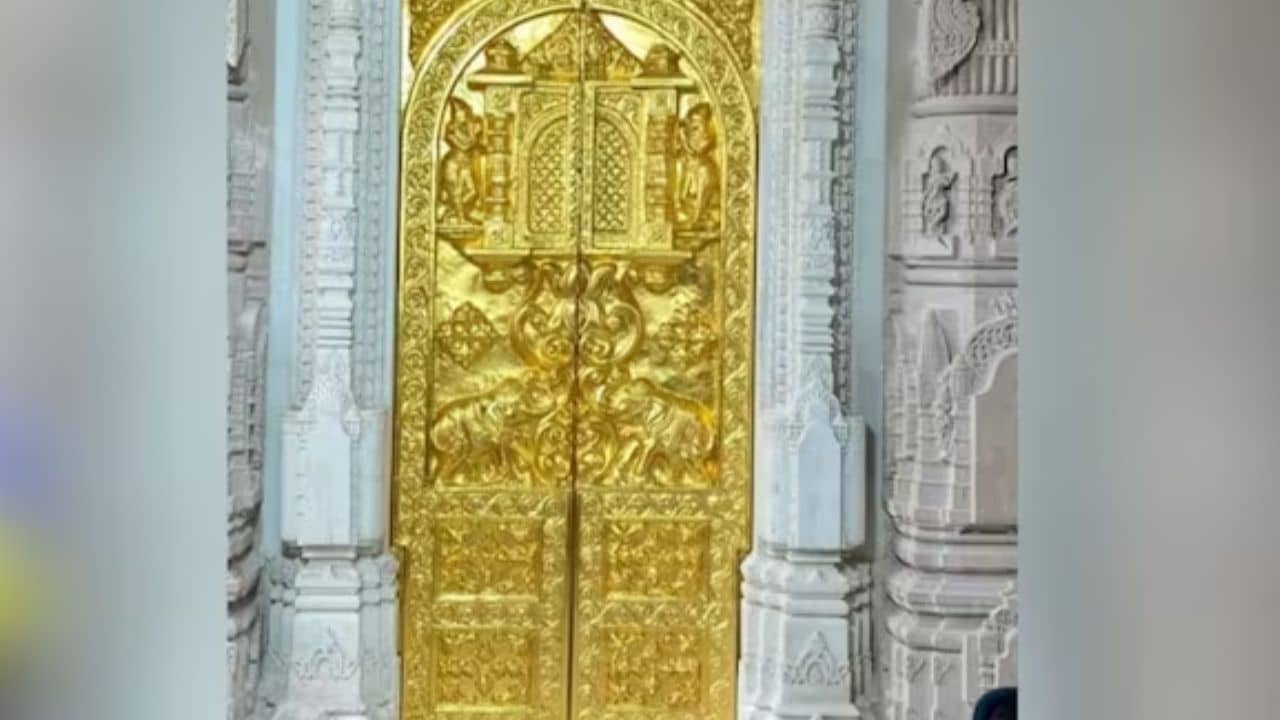 Ayodhya Ram Mandir: সোনায় মুড়ছে রাম মন্দির, এই দরজা দিয়েই গর্ভগৃহে পা দেবেন রামলালা