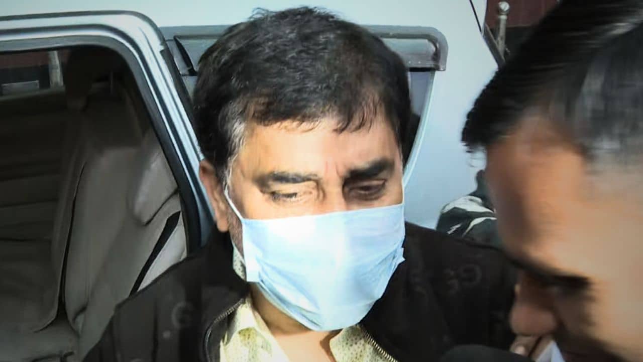 ED Raid: শঙ্করের অফিস থেকে মিলল প্রচুর বাংলাদেশি টাকা, কোন যোগসূত্র খুঁজছে ইডি