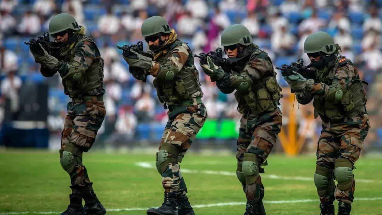 Global Fire Power Index: সর্বশক্তিমান সেই আমেরিকাই, সামরিক শক্তিতে বিশ্বে কত নম্বরে রয়েছে ভারত? Global Fire Power Index: সর্বশক্তিমান সেই আমেরিকাই, সামরিক শক্তিতে বিশ্বে কত নম্বরে রয়েছে ভারত?