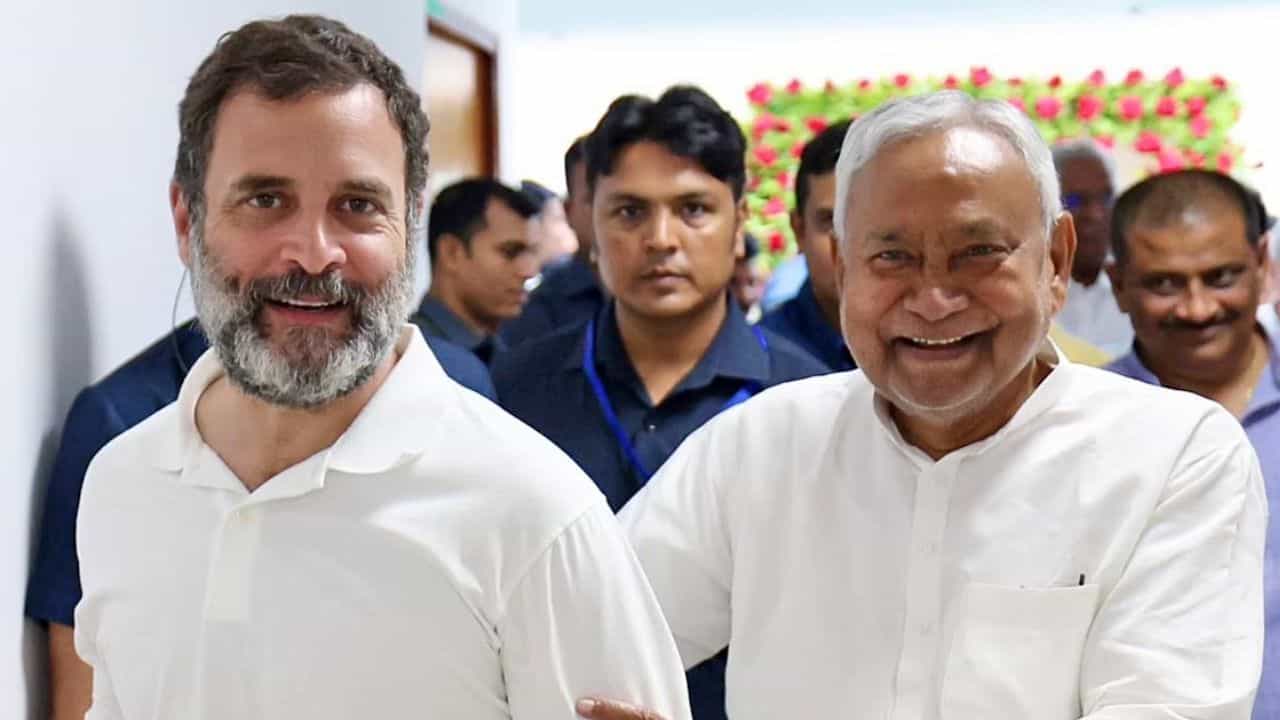 Bihar Seat Sharing: নীতীশ-লালুই শেষ কথা, বিহারে চূড়ান্ত আসন ভাগাভাগি, কংগ্রেস লড়বে মাত্র এই কটা আসনে... Bihar Seat Sharing: নীতীশ-লালুই শেষ কথা, বিহারে চূড়ান্ত আসন ভাগাভাগি, কংগ্রেস লড়বে মাত্র এই কটা আসনে...