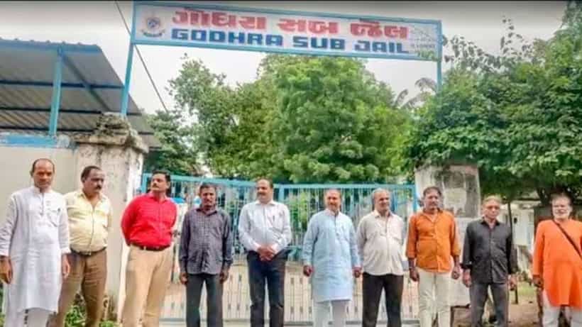 Bilkis Bano Case: সুপ্রিম রায়েই মান্যতা, গোধরার জেলে আত্মসমর্পণ করল বিলকিস বানোর ১১ ধর্ষক