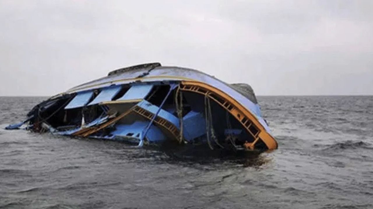 Boat Capsized: মাঝ নদীতে গিয়ে টালমাটাল নৌকা, ডুবে ৭ যাত্রীর মৃত্যুর আশঙ্কা