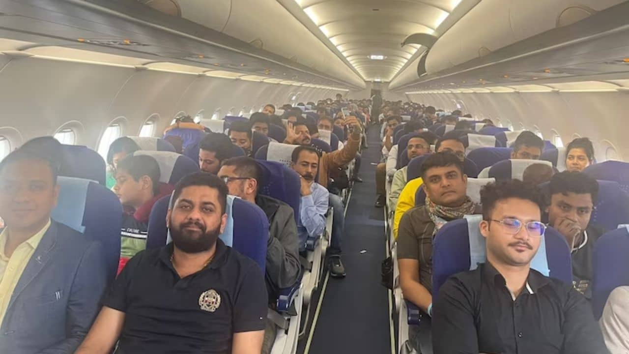 Flight Divert: যাওয়ার কথা ছিল গুয়াহাটি, পৌঁছে গেলেন ভিনদেশে! তাজ্জব যাত্রীরা