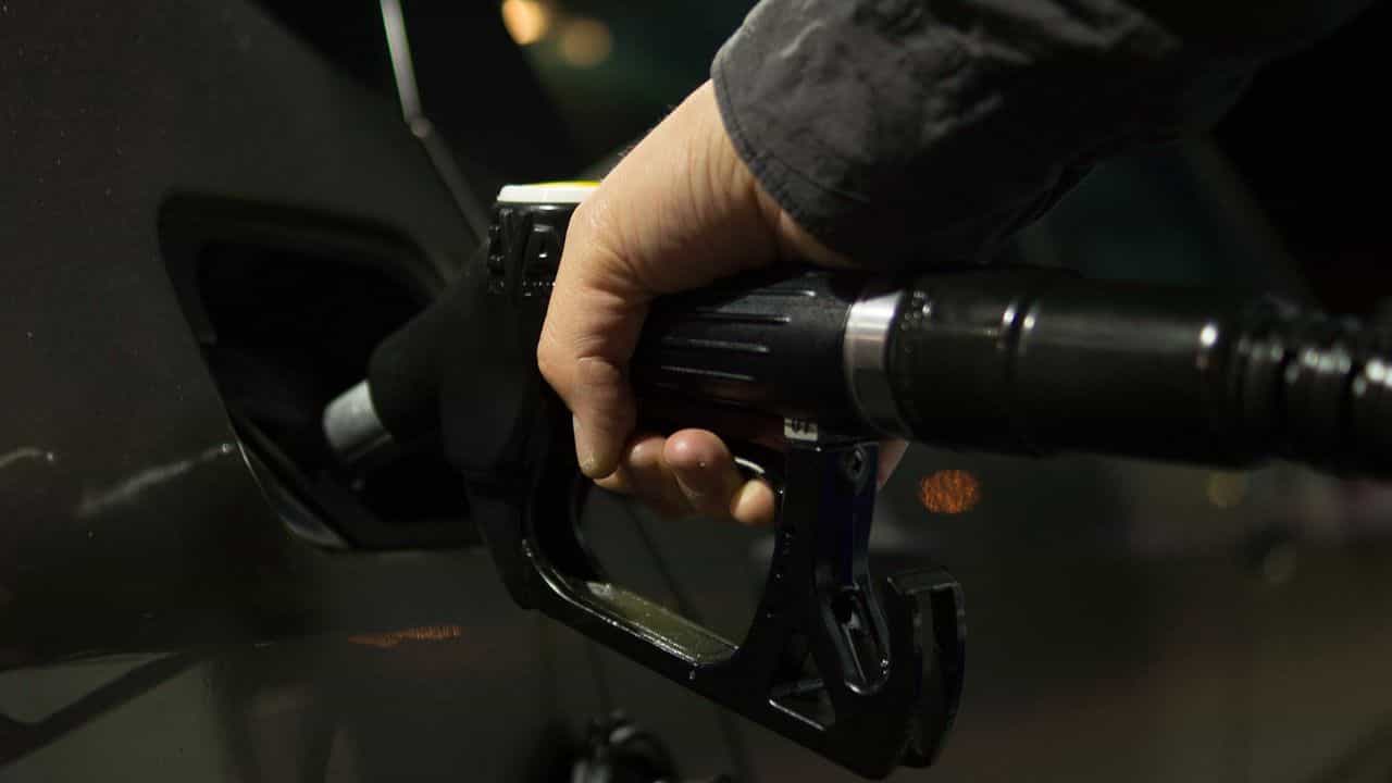 Fuel Price: পেট্রলের দাম লিটার প্রতি ১৪ টাকা! রাতারাতি ৫০০ শতাংশ বাড়াল সরকার Fuel Price: পেট্রলের দাম লিটার প্রতি ১৪ টাকা! রাতারাতি ৫০০ শতাংশ বাড়াল সরকার