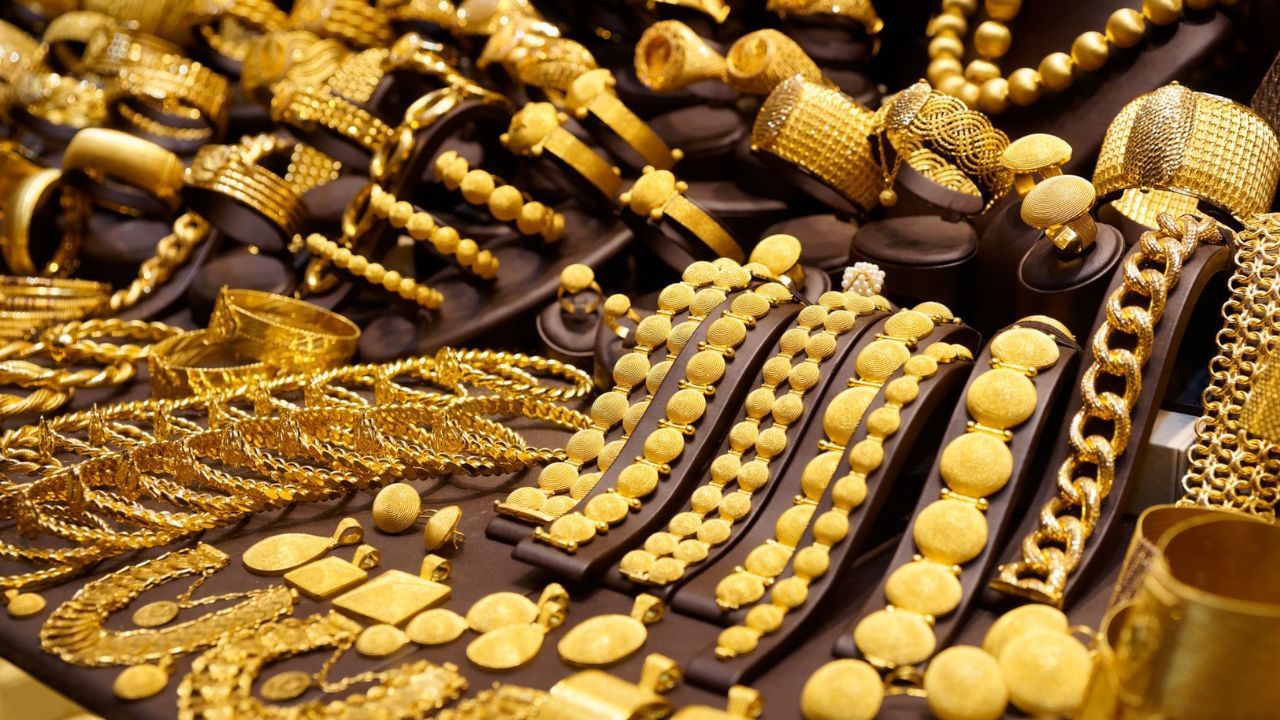 Gold Price Today: প্রেমের সপ্তাহে রইল গার্লফ্রেন্ডের রাগ ভাঙানোর গোপন টিপস, খরচও হবে না বেশি...