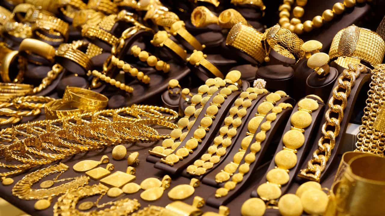 Gold Price Today: ঝরে পড়বে লক্ষ্মীর আশীর্বাদ, মকর সংক্রান্তির শুভ দিনে কিনুন সোনা, জেনে নিন দর Gold Price Today: ঝরে পড়বে লক্ষ্মীর আশীর্বাদ, মকর সংক্রান্তির শুভ দিনে কিনুন সোনা, জেনে নিন দর