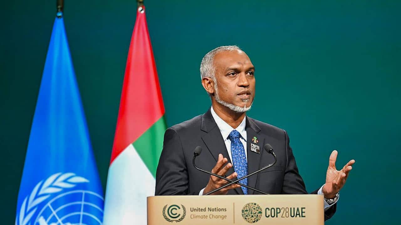 Maldives President: প্রধানমন্ত্রী মোদীকে অপমান করে পায়ে কুড়ুল মুইজ্জুর! ঘরেও উঠল ইস্তফার ডাক