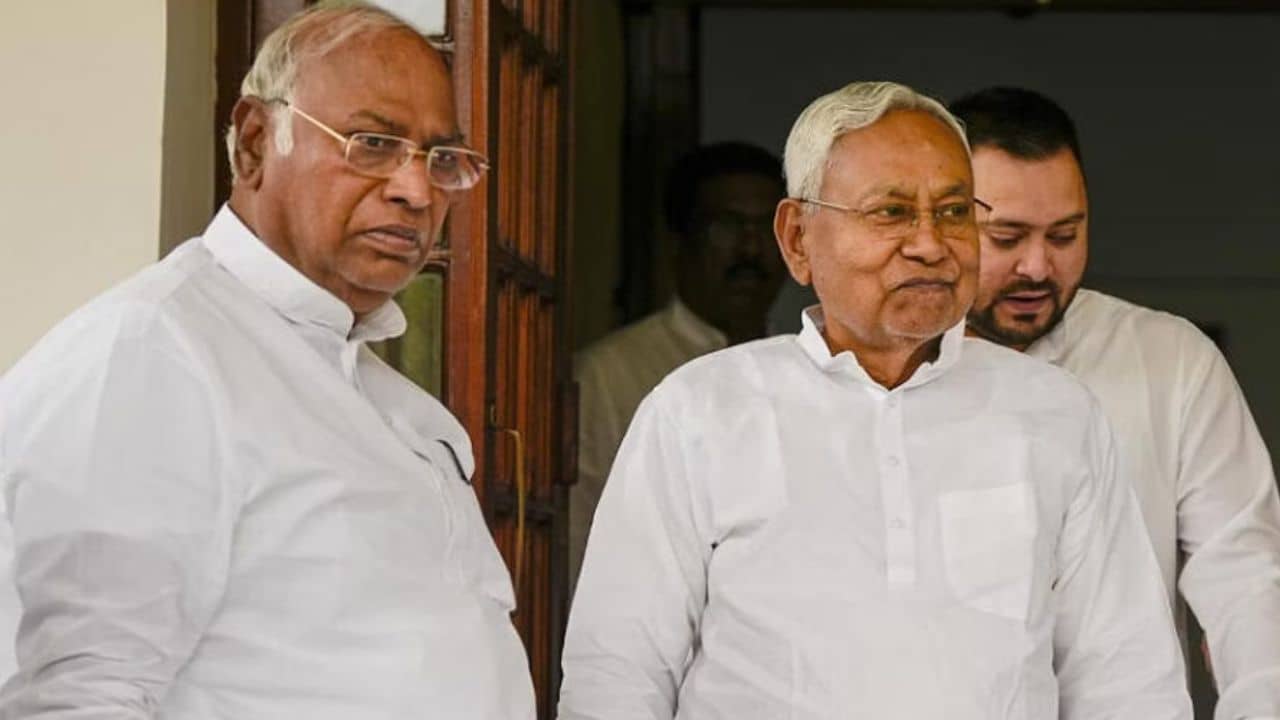 INDIA Alliance: খাড়্গে নয়, INDIA-র মুখ হিসাবে এই নেতাকে পছন্দ ছিল নীতীশ কুমারের...