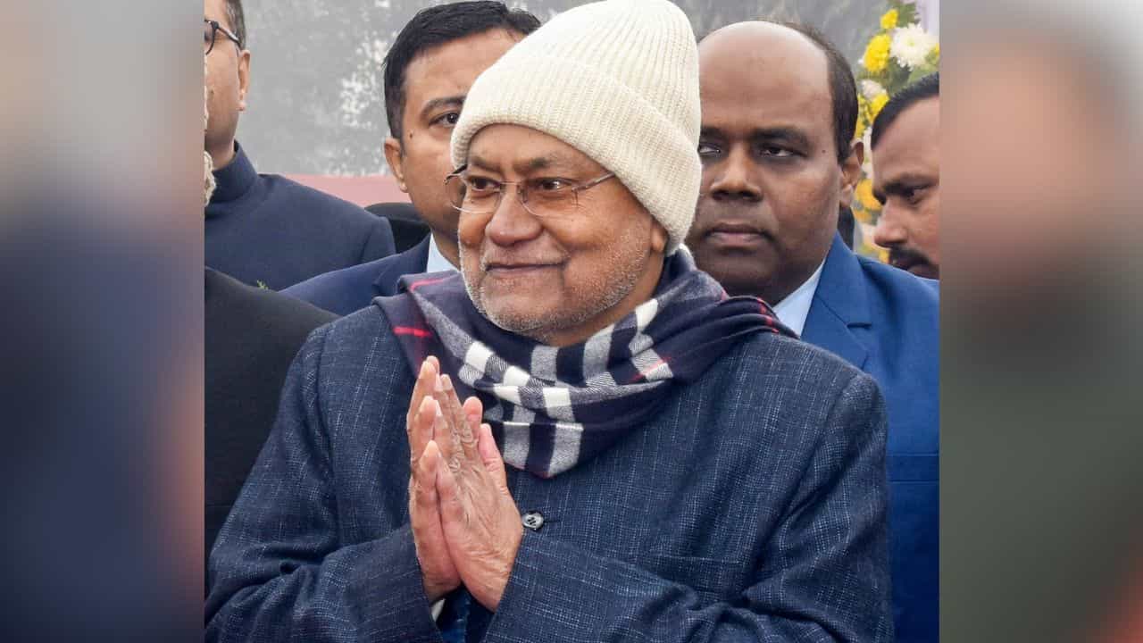 Nitish Kumar: সকালে ইস্তফা, বিকেলেই আবার মুখ্যমন্ত্রী পদে শপথ নীতীশের? পটনায় ফের পট পরিবর্তন Nitish Kumar: সকালে ইস্তফা, বিকেলেই আবার মুখ্যমন্ত্রী পদে শপথ নীতীশের? পটনায় ফের পট পরিবর্তন