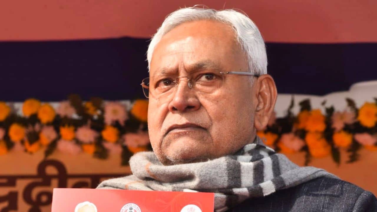 Nitish Kumar: আজ ইস্তফা দিয়ে কাল ফের শপথ? আবারও নীতি বদলালেন নীতীশ!