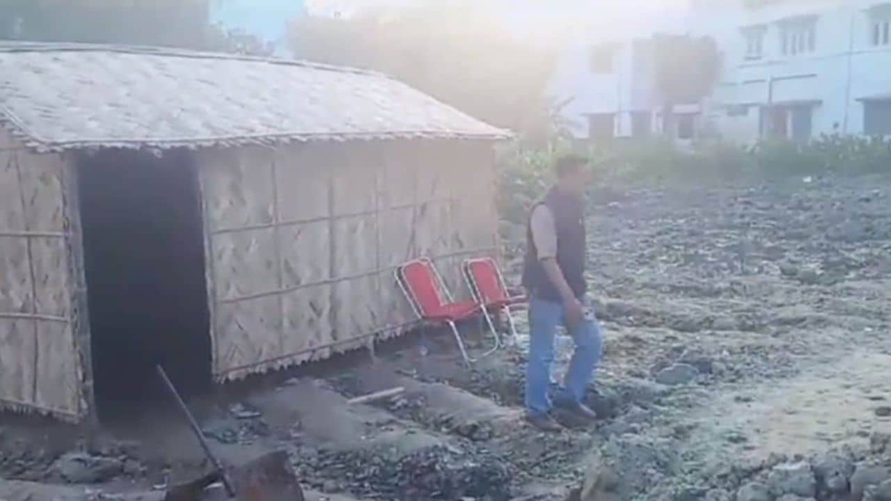 Pond Theft: ছিল পুকুর, হয়ে গেল...., ইঞ্জিন-ব্রিজের পর এবার চুরি গেল আস্ত পুকুরও!