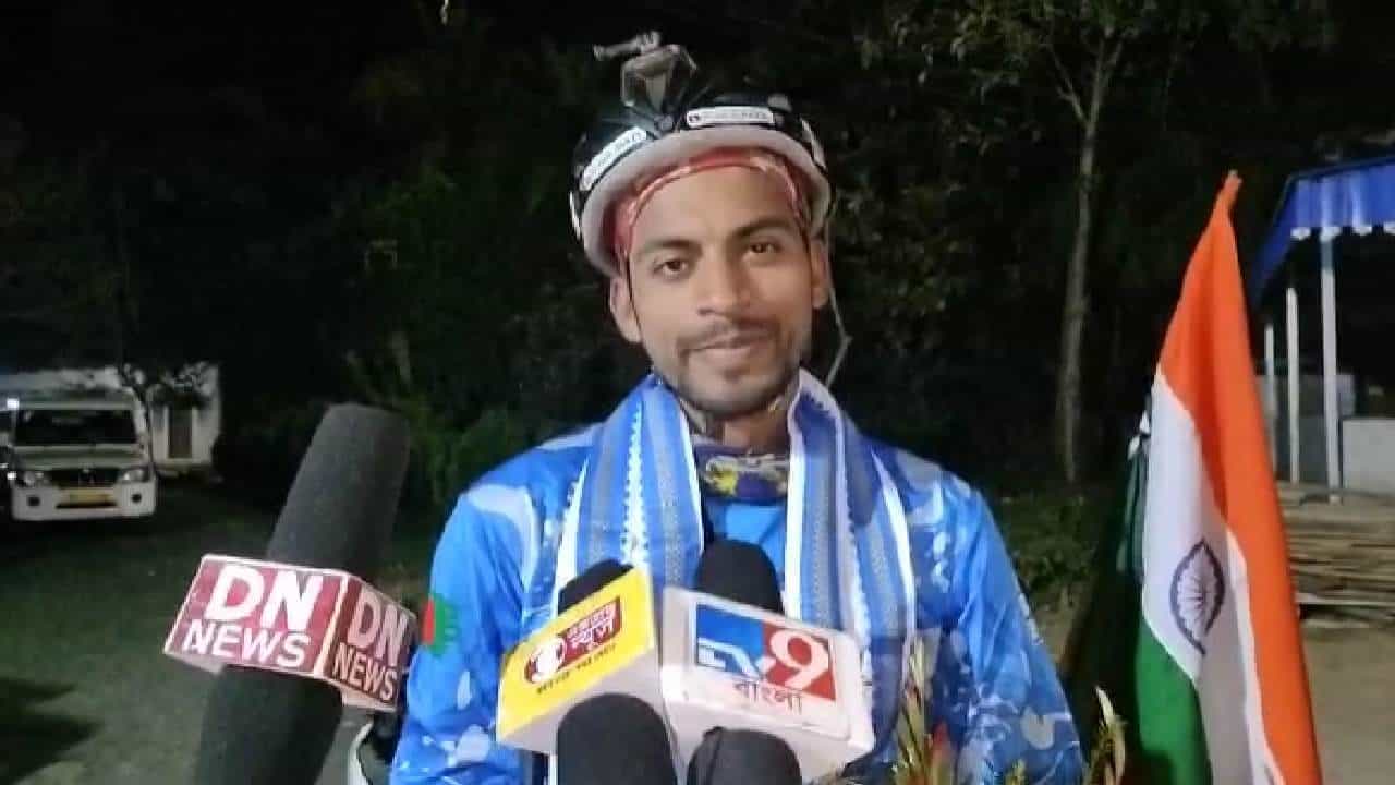 Darjeeling to Digha: সাইকেলে 'দার্জিলিং টু দিঘা' বাংলাদেশি যুবকের, কারণ শুনলে চমকে যাবেন Darjeeling to Digha: সাইকেলে 'দার্জিলিং টু দিঘা' বাংলাদেশি যুবকের, কারণ শুনলে চমকে যাবেন