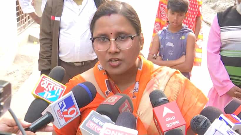 Sandeshkhali: চিমটি কেটেছে পুলিশ, খামচেও দিয়েছে, অভিযোগ বিজেপি নেত্রীর