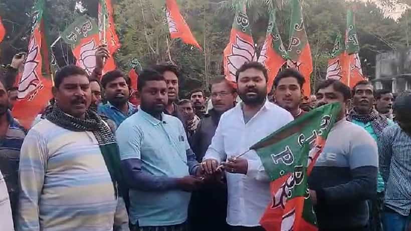 Congress: রাহুল গান্ধী আসার আগে অধীর-গড়ে কংগ্রেসে ভাঙন, দল ছেড়ে বিজেপিতে যোগ