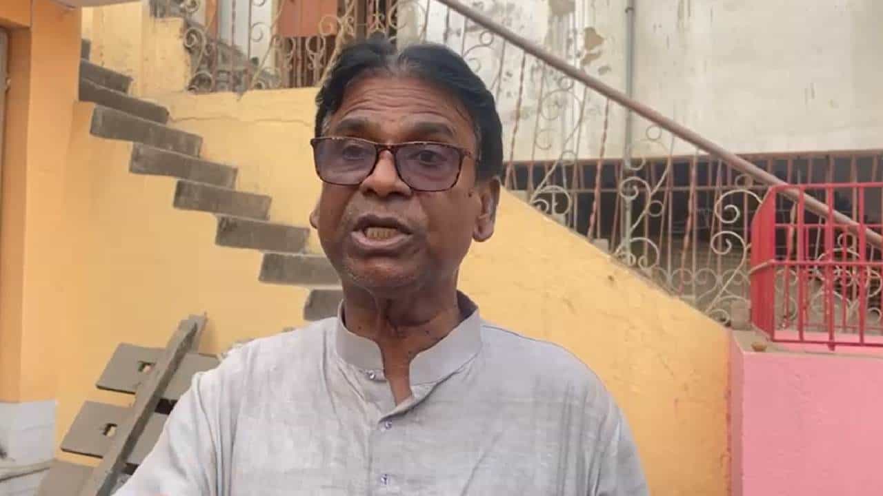 BJP MP Khagen Murmu: মহিলারা খগেন মুর্মুকে চেপে ধরুন, নিদান দিলেন তৃণমূলের নেত্রী BJP MP Khagen Murmu: মহিলারা খগেন মুর্মুকে চেপে ধরুন, নিদান দিলেন তৃণমূলের নেত্রী