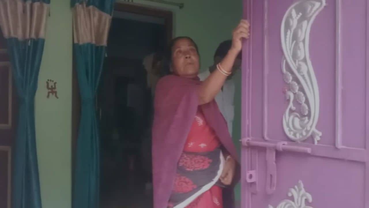Luvpur: FD করেও বিপত্তি! রাষ্ট্রায়ত্ত ব্যাঙ্কের গ্রাহক সেবা কেন্দ্র থেকেই গায়েব ১০ লক্ষেরও বেশি
