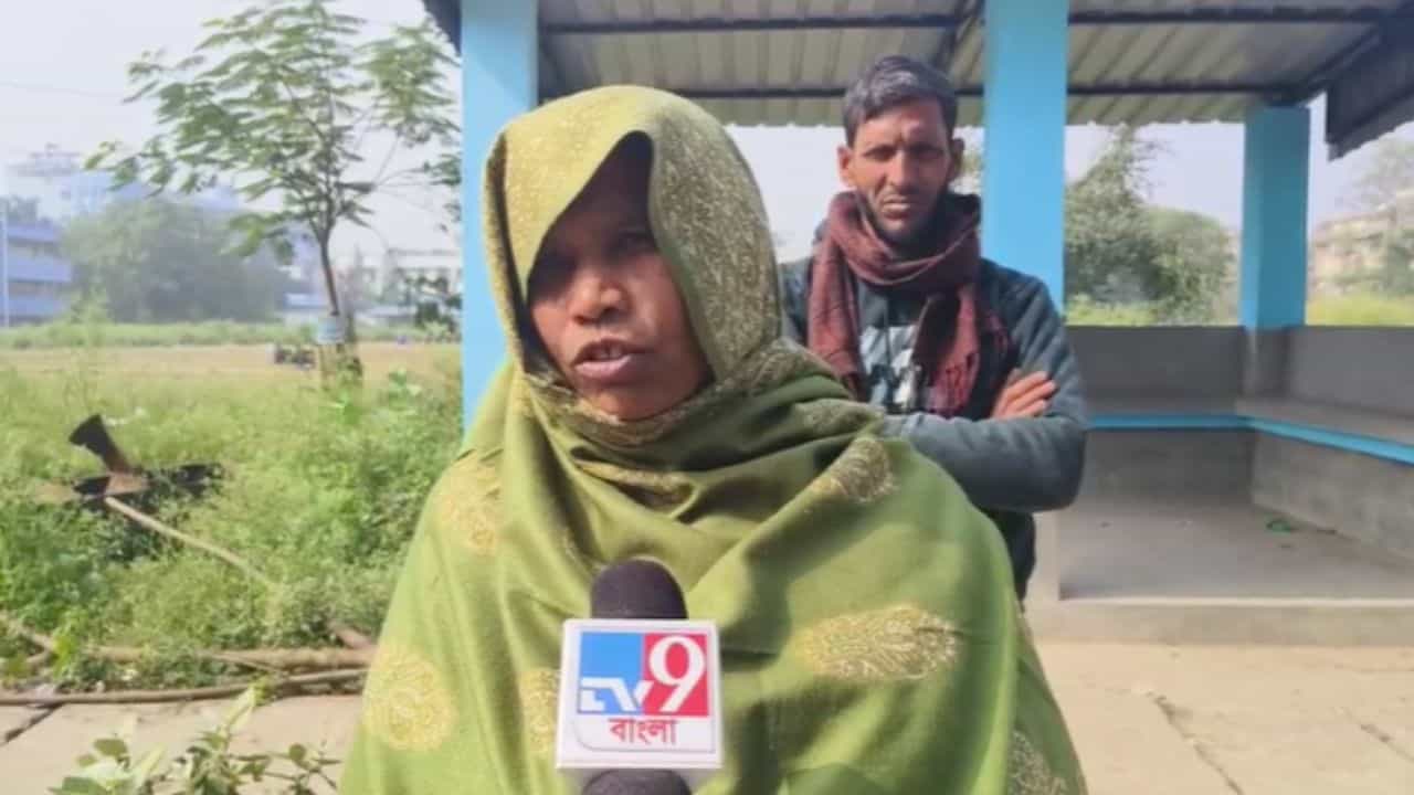 Murshidabad: হাইওয়ের ধার থেকে রেস্টুরেন্ট মালিকের দেহ উদ্ধার, খুনের অভিযোগ Murshidabad: হাইওয়ের ধার থেকে রেস্টুরেন্ট মালিকের দেহ উদ্ধার, খুনের অভিযোগ