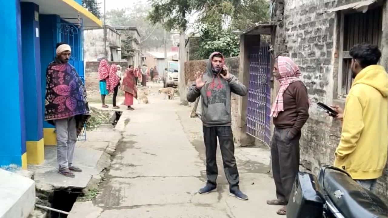 Deadbody Recover: ১০০ টাকা নিয়ে বেরিয়েছিলেন, নদীর চর থেকে উদ্ধার যুবকের গলা কাটা দেহ Deadbody Recover: ১০০ টাকা নিয়ে বেরিয়েছিলেন, নদীর চর থেকে উদ্ধার যুবকের গলা কাটা দেহ