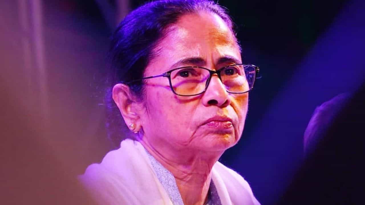 C M Mamata Banerjee: 'বিনা যুদ্ধে এক ইঞ্চি জমি ছাড়ব না', কেন্দ্রীয় সংস্থার তল্লাশি নিয়ে সরব মমতা
