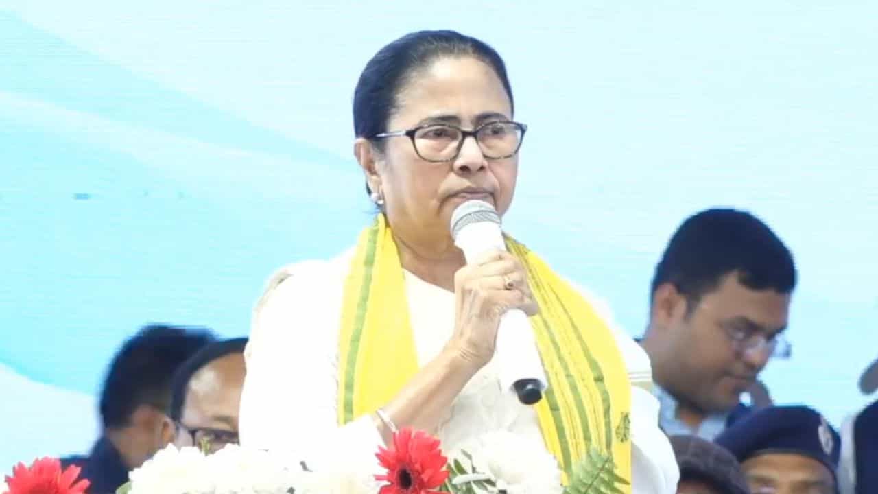 Mamata Banerjee: 'ওই পরিচয়পত্র নেবেন না কিন্তু NRC-তে পড়ে যাবেন', কোন কার্ড নিয়ে সতর্ক করলেন মুখ্যমন্ত্রী? Mamata Banerjee: 'ওই পরিচয়পত্র নেবেন না কিন্তু NRC-তে পড়ে যাবেন', কোন কার্ড নিয়ে সতর্ক করলেন মুখ্যমন্ত্রী?