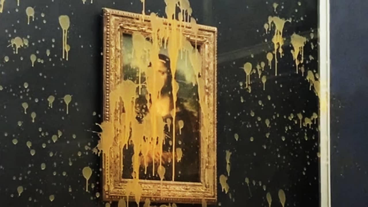 Video: মোনালিসার উপর স্যুপ হামলা, কী হল ৭২১ বছরের ছবিটির?