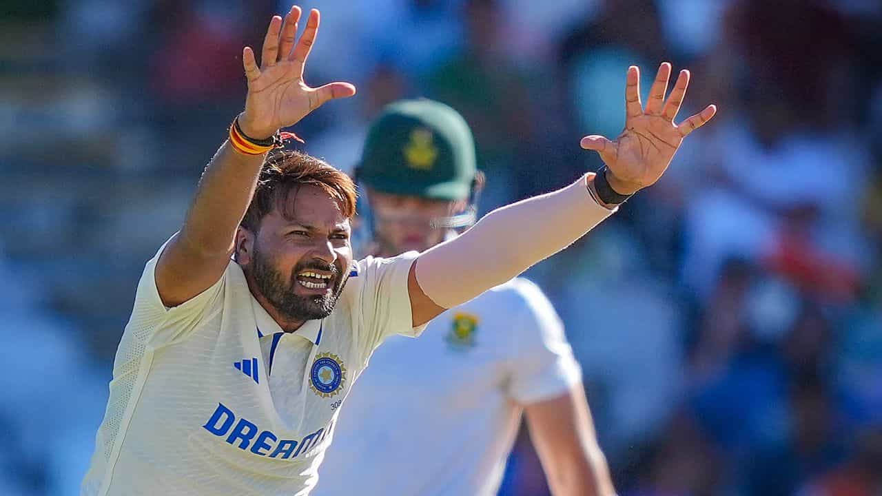 India vs South Africa: দক্ষিণ আফ্রিকায় ভালো বোলিংয়ের রহস্য কী? জানালেন কেপটাউন জয়ের অন্যতম নায়ক India vs South Africa: দক্ষিণ আফ্রিকায় ভালো বোলিংয়ের রহস্য কী? জানালেন কেপটাউন জয়ের অন্যতম নায়ক