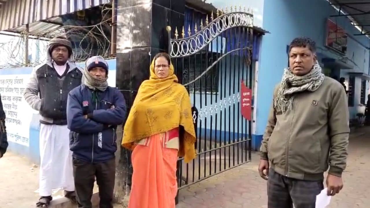 TMC and Congress Clash: কংগ্রেস নেত্রীর গায়ে হাত, অভিযুক্ত TMC নেতা বললেন, তোর কোন বাবা আছে তাকে ডাক